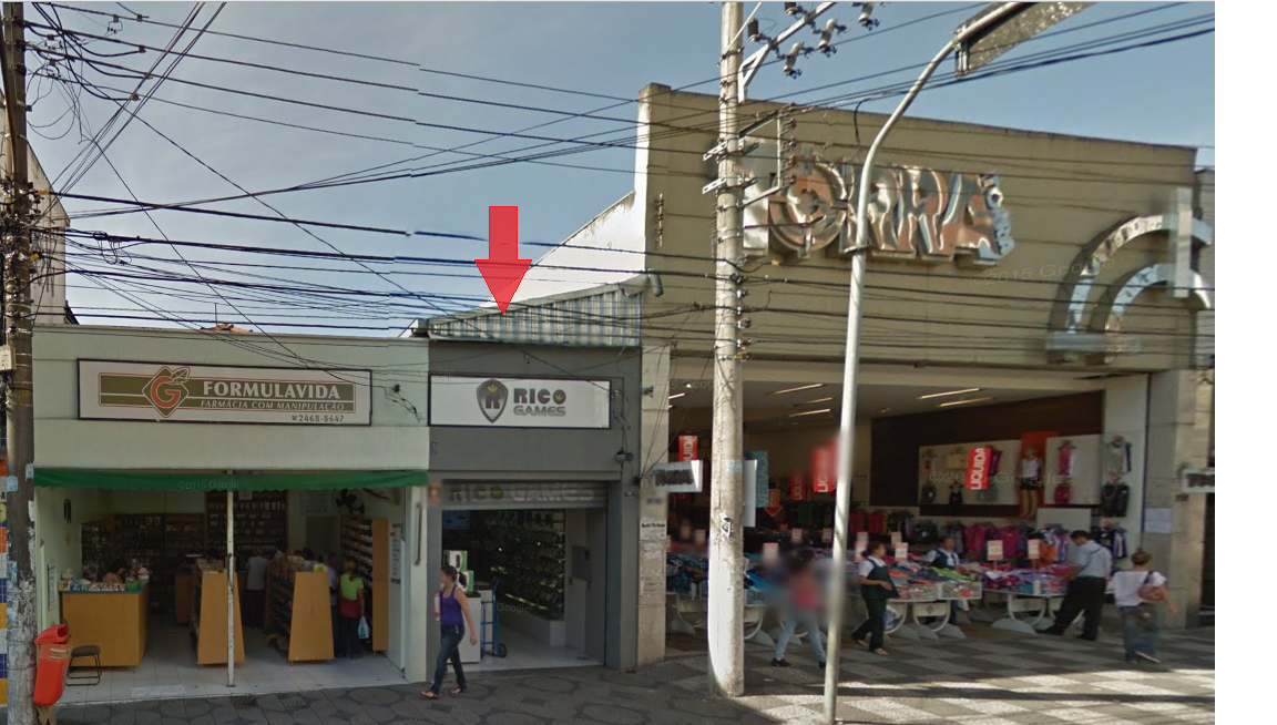 Tá vendo a setinha? Essa era a loja dos nossos sonhos .-.