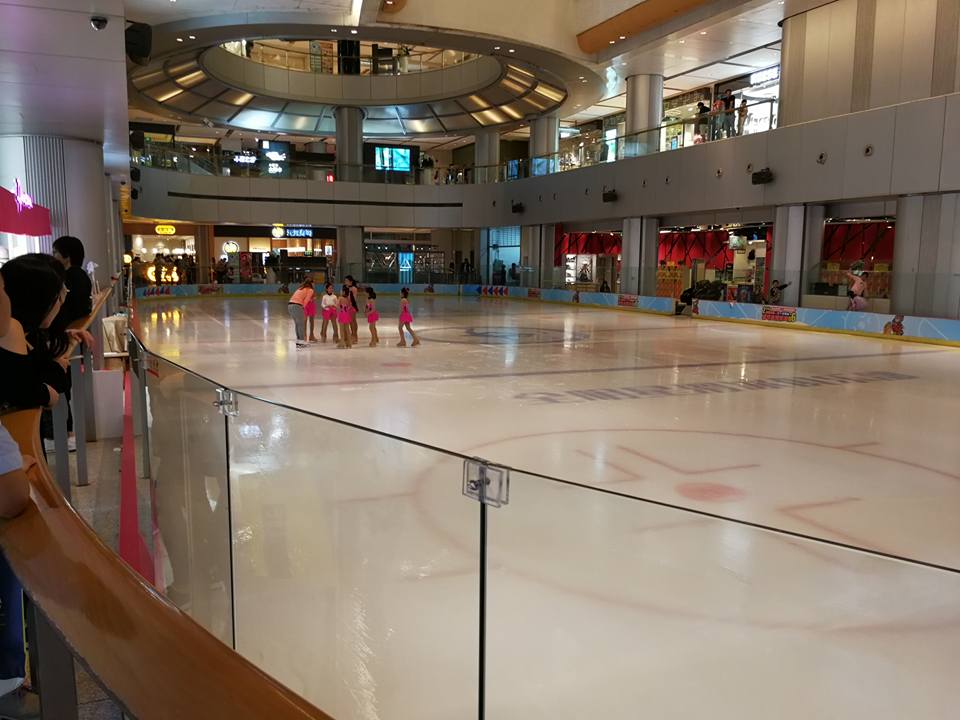 Pista de patinação dentro do shopping